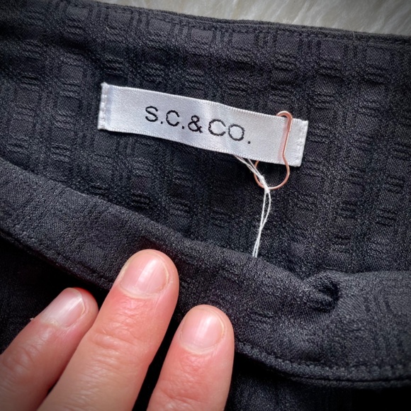 Ladies Shorts - Picture 2 of 4